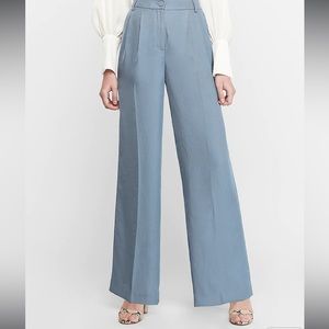 EXPRESS High Waisted Pleated Wide Leg Pant in CHAMBRAY BLUE